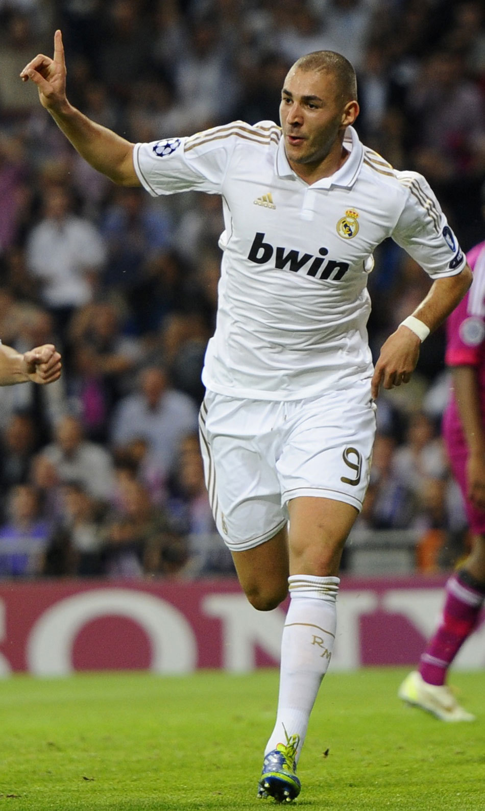 [德甲]勒沃库森2-2平送拜仁提前夺冠 凯恩迎生涯首冠