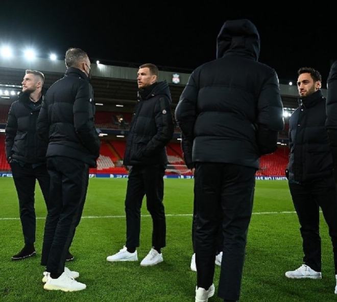 JDG赛后群访 教练：要在BP上下更多的功夫 继续改进游戏内的部分