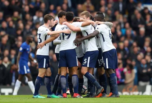 太残暴！德甲领头羊踢疯了：狂轰8球